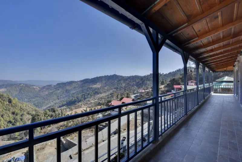Luxe 4BHK Himalayan Range View - Madalsa Home